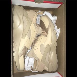 Huraches sz 11 deadstock